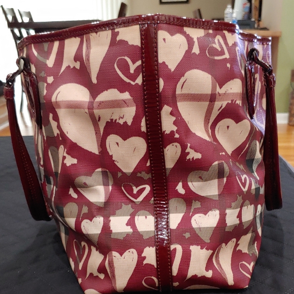 Burberry Red and Cream Heart Tote - Picture 5 of 12